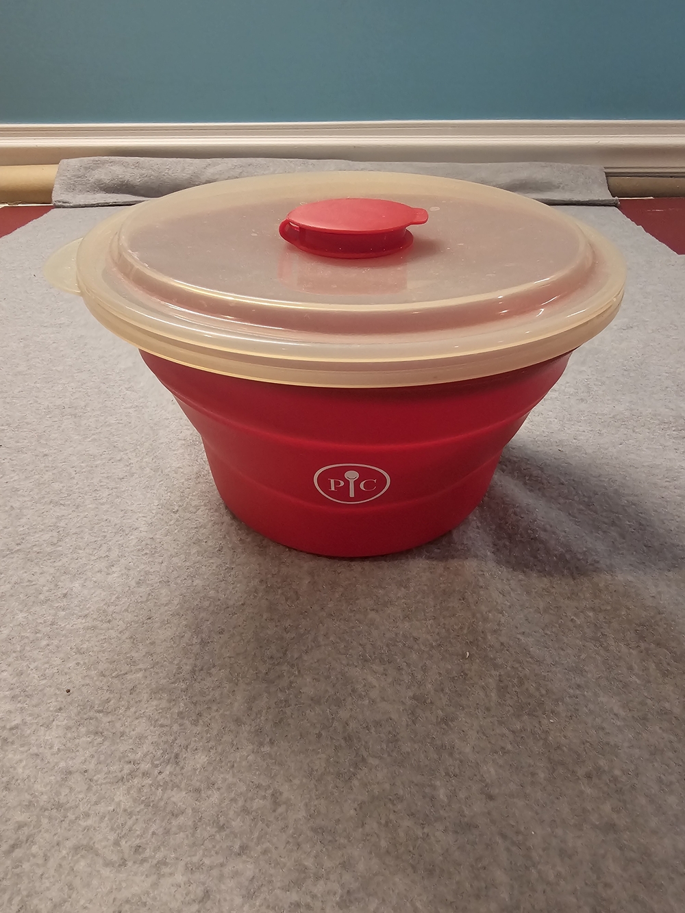 Pampered Chef Red Collapsible Microwave Popcorn Popper Bowl with Butter Drip Lid